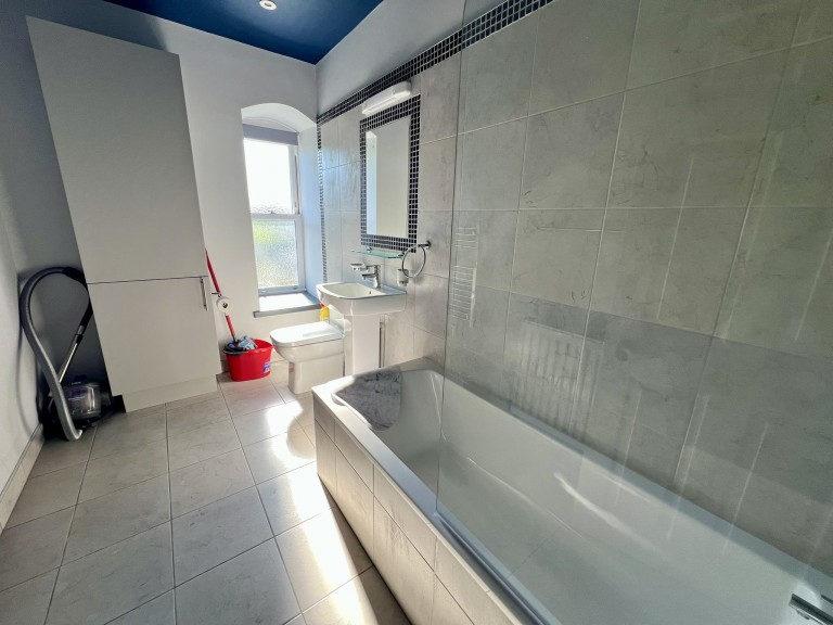 Images for Carmarthen, Carmarthenshire, Llanfynydd EAID:swift BID:0004-7720-8cbe-d305