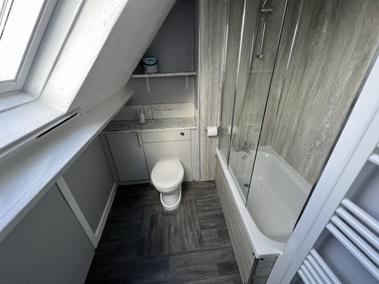 Images for Carmarthen, Carmarthenshire EAID:swift BID:0004-7720-8cbe-d305