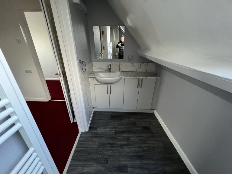 Images for Carmarthen, Carmarthenshire EAID:swift BID:0004-7720-8cbe-d305