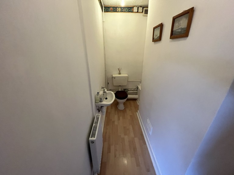 Images for Carmarthen, Carmarthenshire EAID:swift BID:0004-7720-8cbe-d305