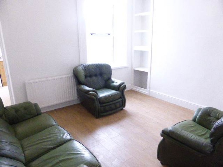 Images for Carmarthen, Carmarthenshire EAID:swift BID:0004-7720-8cbe-d305