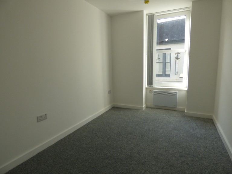 Images for Queen Street, Carmarthen, Carmarthenshire EAID:swift BID:0004-7720-8cbe-d305