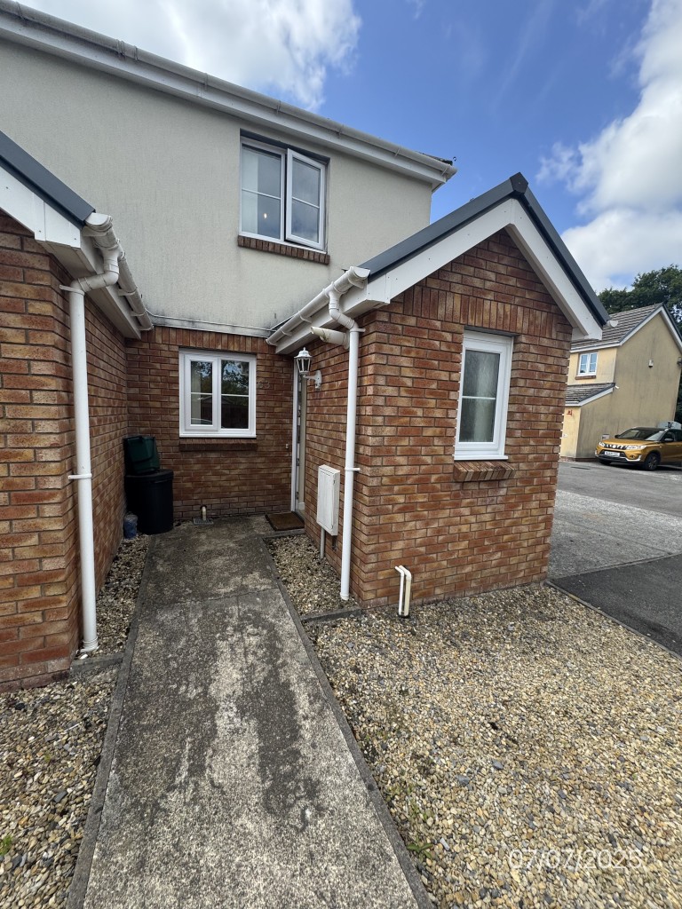 Images for Tycroes, Ammanford, Carmarthenshire EAID:swift BID:0004-7720-8cbe-d305