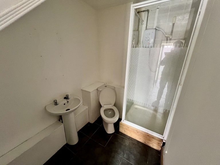 Images for Carmarthen, Carmarthenshire EAID:swift BID:0004-7720-8cbe-d305
