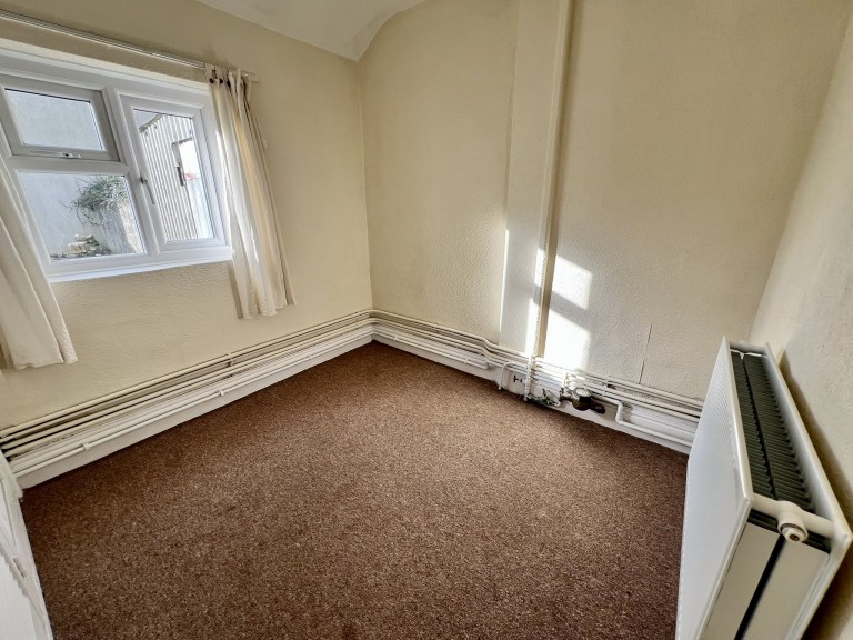 Images for Carmarthen, Carmarthenshire EAID:swift BID:0004-7720-8cbe-d305