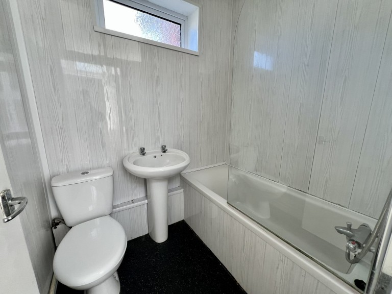 Images for Carmarthen, Carmarthenshire EAID:swift BID:0004-7720-8cbe-d305
