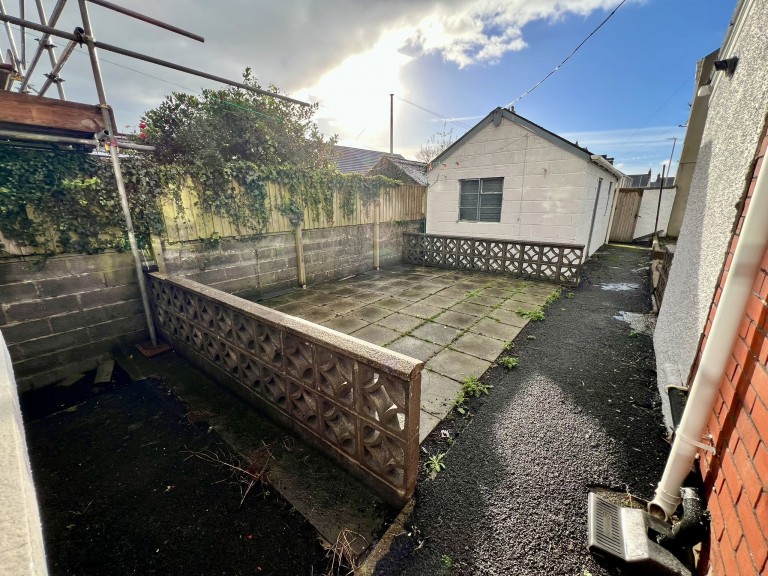 Images for Carmarthen, Carmarthenshire EAID:swift BID:0004-7720-8cbe-d305