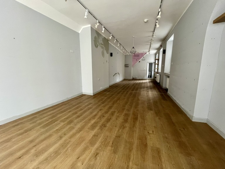 Images for Carmarthen, Carmarthenshire EAID:swift BID:0004-7720-8cbe-d305