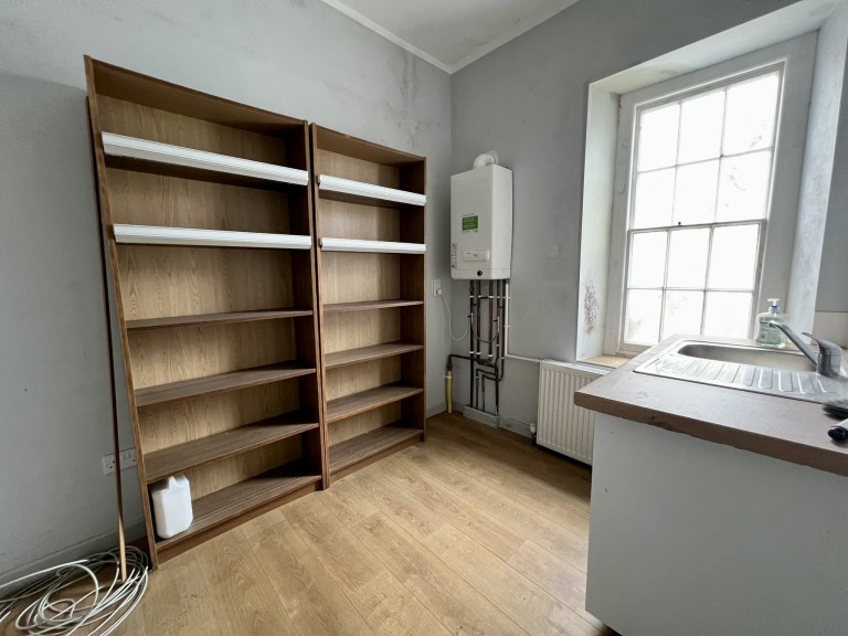 Images for Carmarthen, Carmarthenshire EAID:swift BID:0004-7720-8cbe-d305