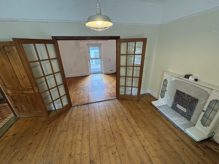 Images for Carmarthen, Carmarthenshire EAID:swift BID:0004-7720-8cbe-d305