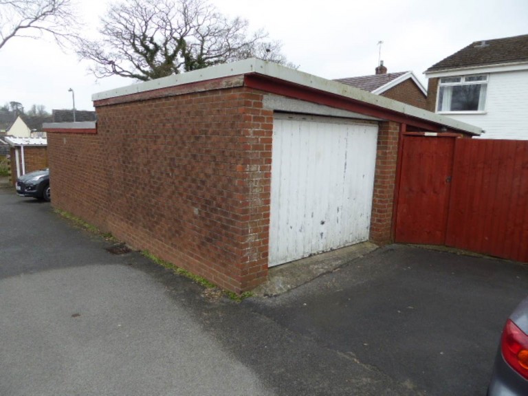 Images for Carmarthen, Carmarthenshire EAID:swift BID:0004-7720-8cbe-d305