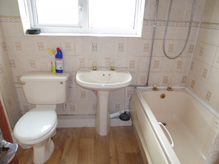 Images for Carmarthen, Carmarthenshire EAID:swift BID:0004-7720-8cbe-d305