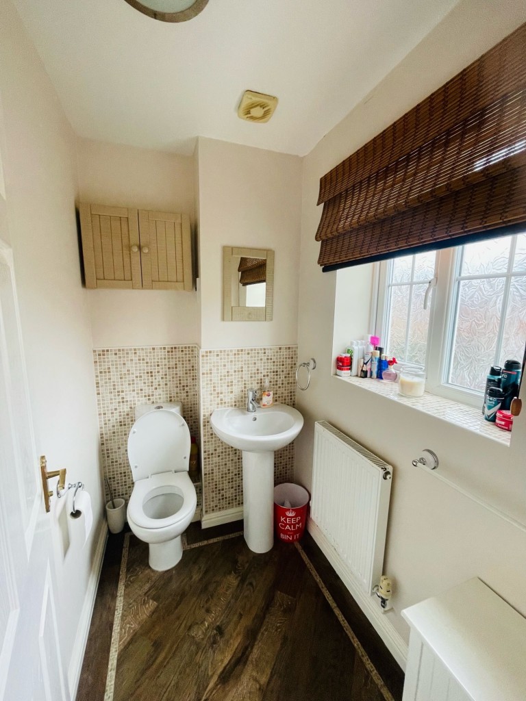 Images for Carmarthen EAID:swift BID:0004-7720-8cbe-d305