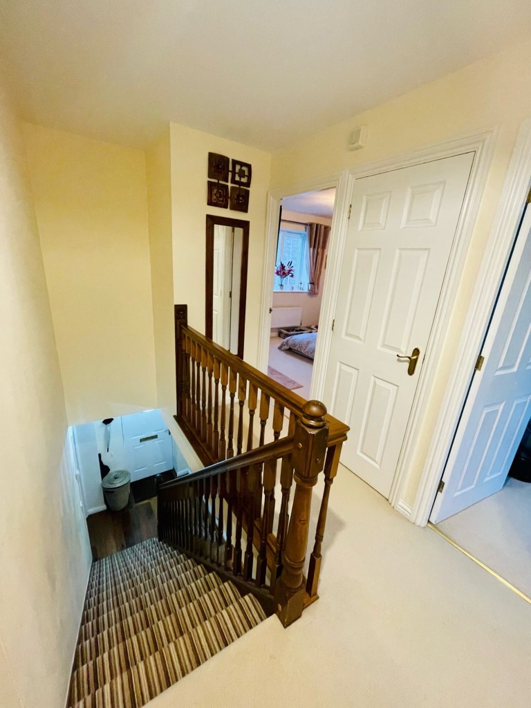Images for Carmarthen EAID:swift BID:0004-7720-8cbe-d305