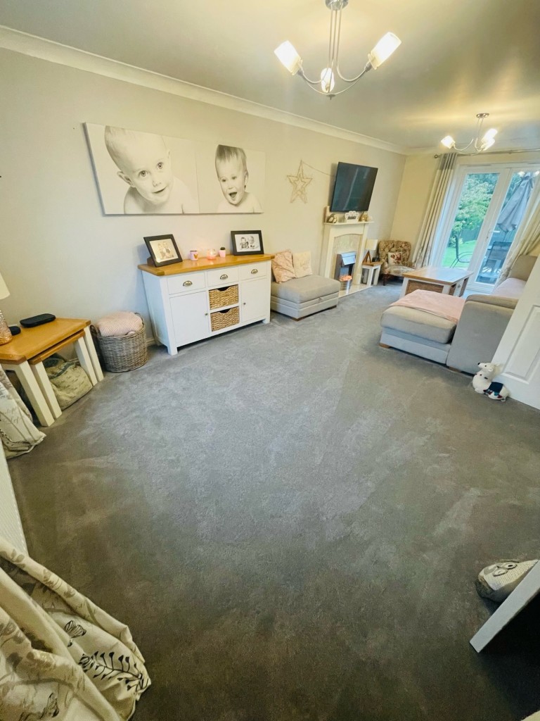 Images for Carmarthen EAID:swift BID:0004-7720-8cbe-d305