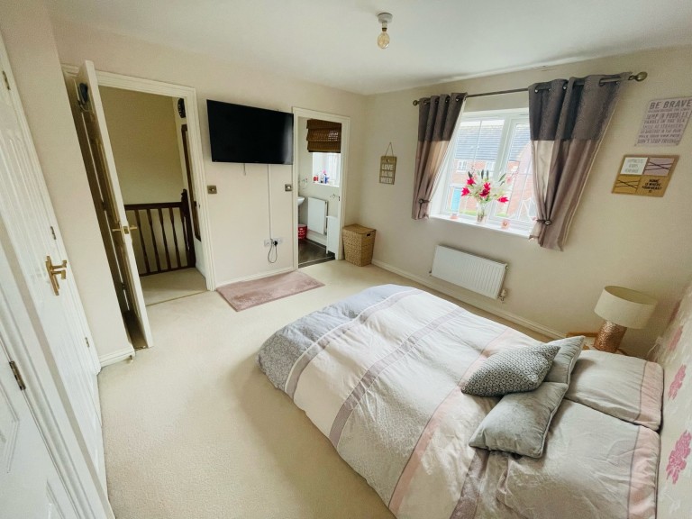 Images for Carmarthen EAID:swift BID:0004-7720-8cbe-d305