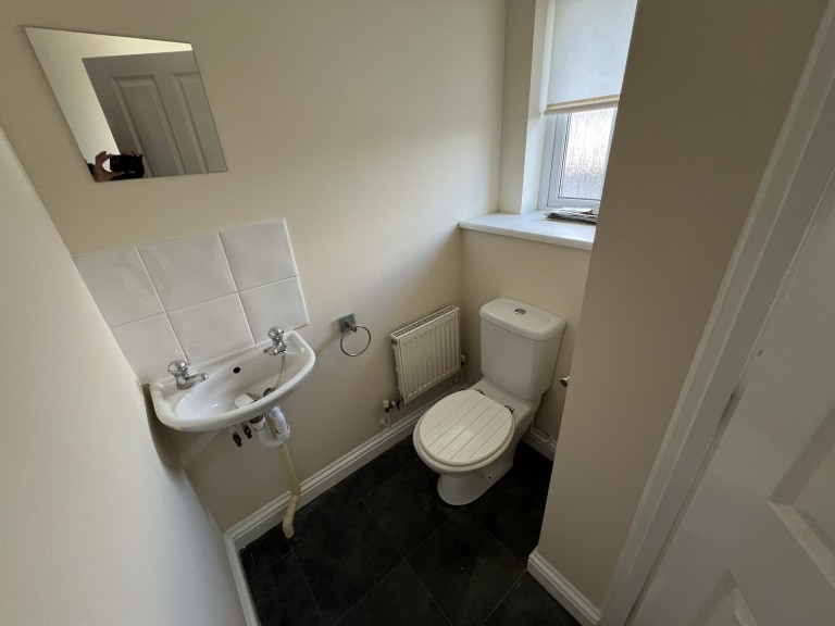 Images for Carmarthen, Carmarthenshire EAID:swift BID:0004-7720-8cbe-d305