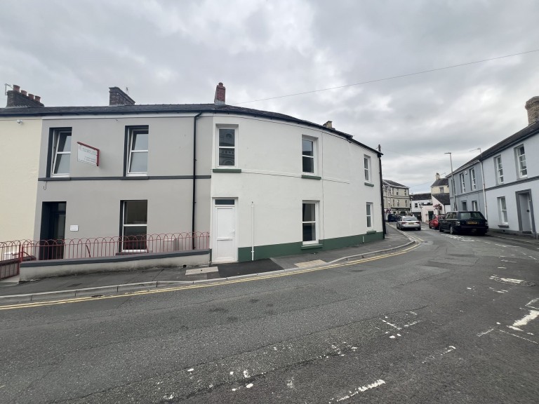 Images for Carmarthen, Carmarthenshire EAID:swift BID:0004-7720-8cbe-d305