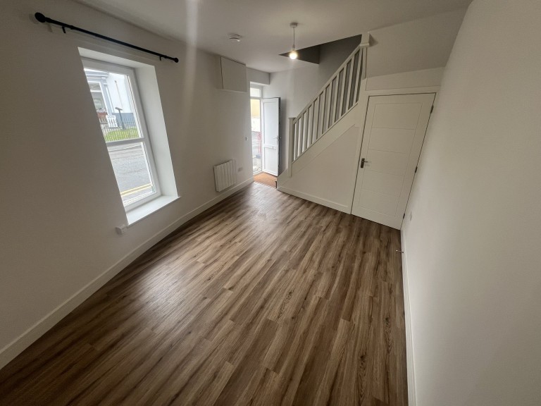 Images for Carmarthen, Carmarthenshire EAID:swift BID:0004-7720-8cbe-d305