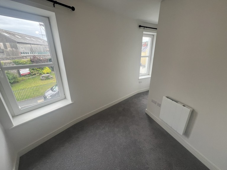 Images for Carmarthen, Carmarthenshire EAID:swift BID:0004-7720-8cbe-d305