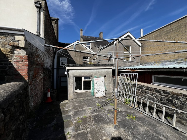Images for Carmarthen, Carmarthenshire EAID:swift BID:0004-7720-8cbe-d305