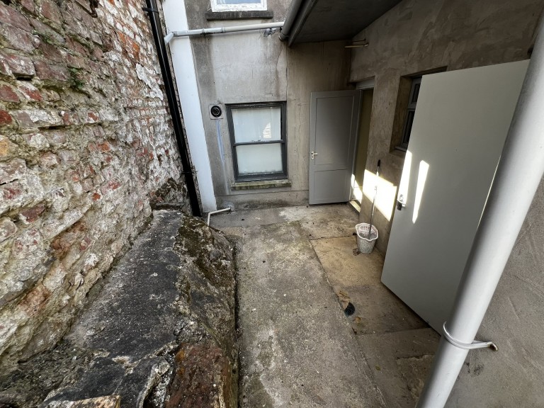 Images for Carmarthen, Carmarthenshire EAID:swift BID:0004-7720-8cbe-d305