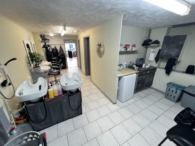 Images for Carmarthen, Carmarthenshire EAID:swift BID:0004-7720-8cbe-d305