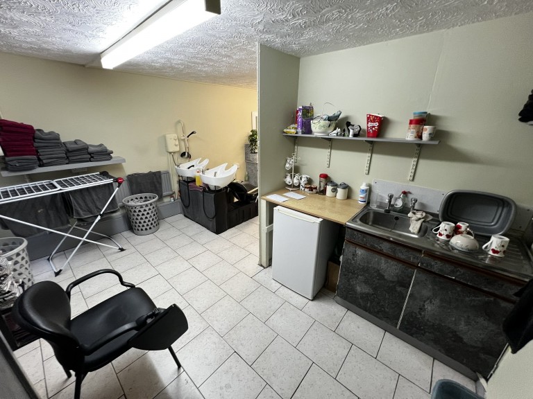 Images for Carmarthen, Carmarthenshire EAID:swift BID:0004-7720-8cbe-d305