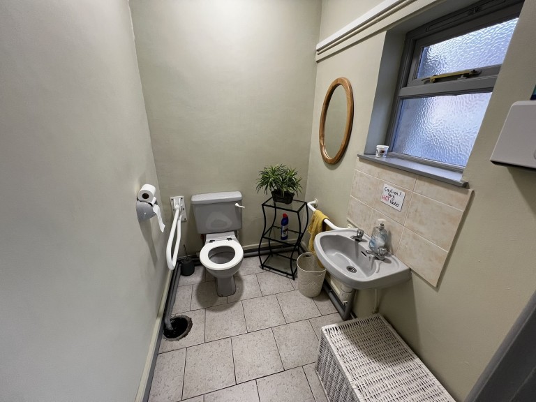 Images for Carmarthen, Carmarthenshire EAID:swift BID:0004-7720-8cbe-d305