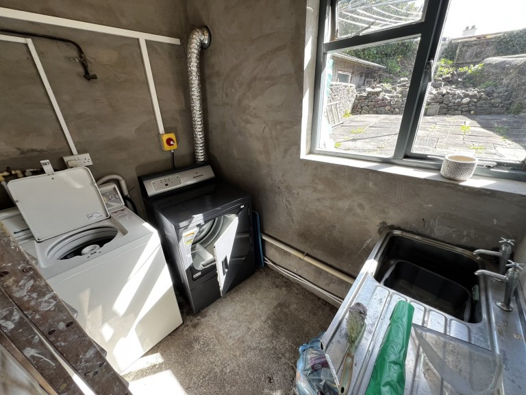Images for Carmarthen, Carmarthenshire EAID:swift BID:0004-7720-8cbe-d305