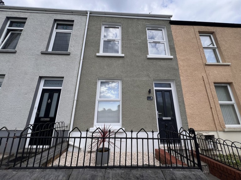 Images for Carmarthen, Carmarthenshire EAID:swift BID:0004-7720-8cbe-d305