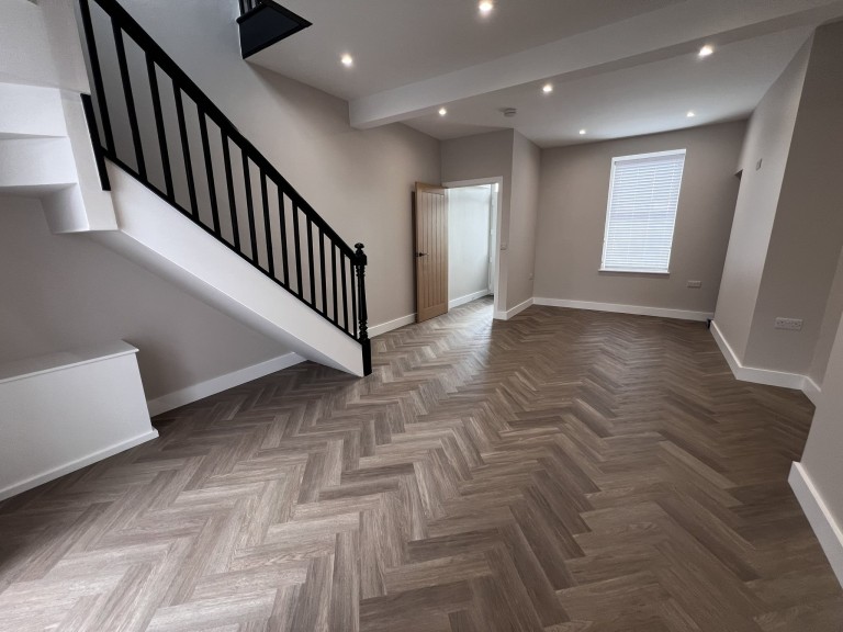 Images for Carmarthen, Carmarthenshire EAID:swift BID:0004-7720-8cbe-d305