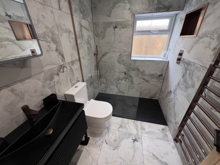 Images for Carmarthen, Carmarthenshire EAID:swift BID:0004-7720-8cbe-d305