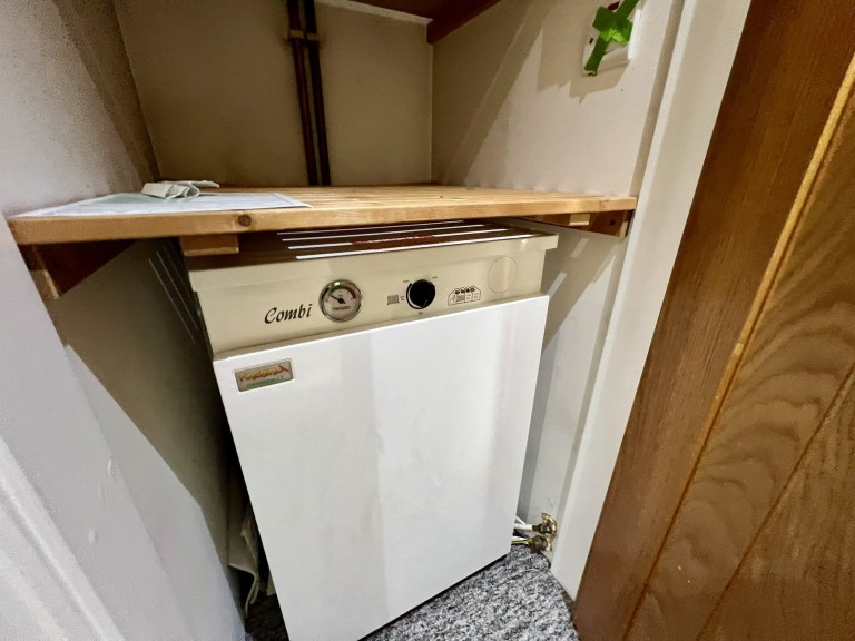 Images for Carmarthenshire, Trelech EAID:swift BID:0004-7720-8cbe-d305