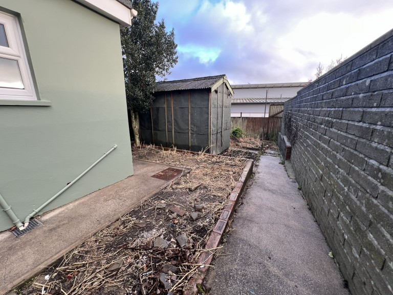 Images for Llanelli, Carmarthenshire EAID:swift BID:0004-7720-8cbe-d305