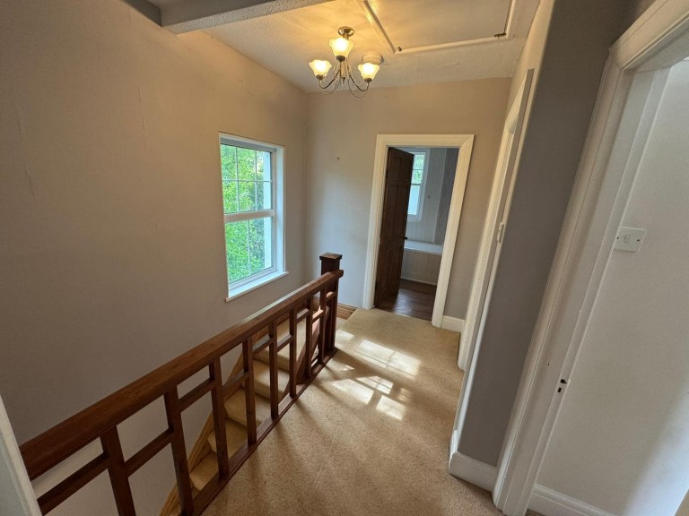 Images for Carmarthen EAID:swift BID:0004-7720-8cbe-d305