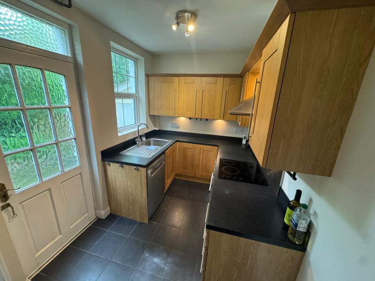 Images for Carmarthen EAID:swift BID:0004-7720-8cbe-d305