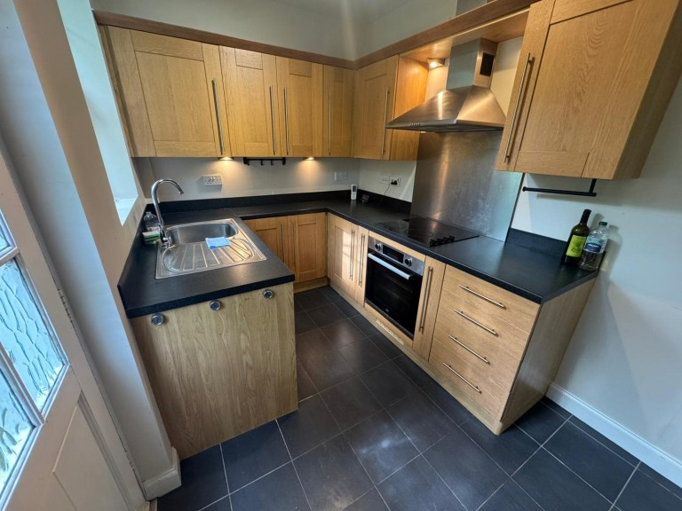 Images for Carmarthen EAID:swift BID:0004-7720-8cbe-d305