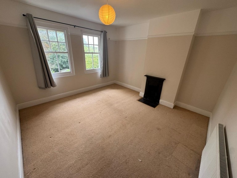 Images for Carmarthen EAID:swift BID:0004-7720-8cbe-d305