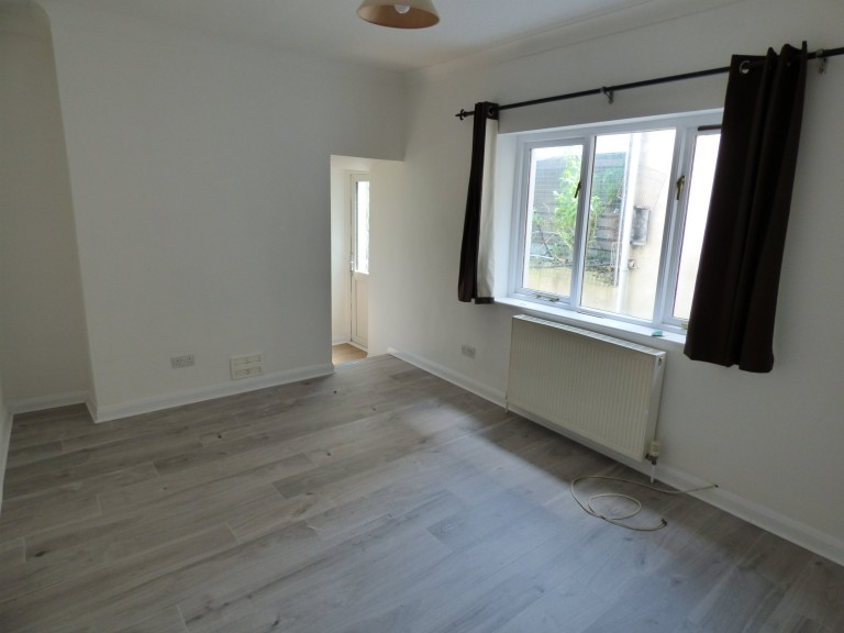 Images for Carmarthen, Carmarthenshire EAID:swift BID:0004-7720-8cbe-d305