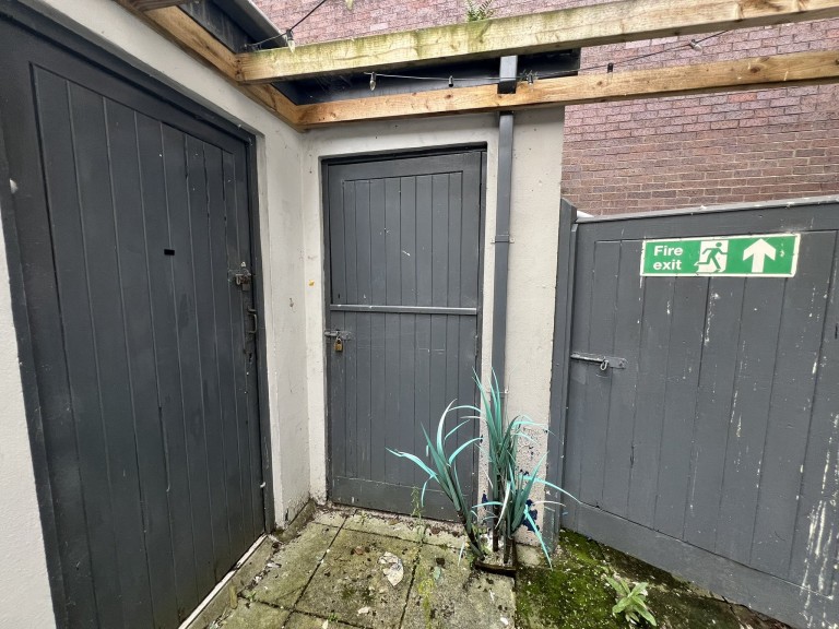 Images for Carmarthen, Carmarthenshire EAID:swift BID:0004-7720-8cbe-d305