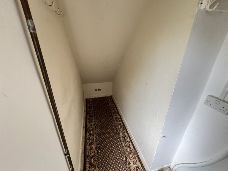 Images for Carmarthen, Carmarthenshire EAID:swift BID:0004-7720-8cbe-d305