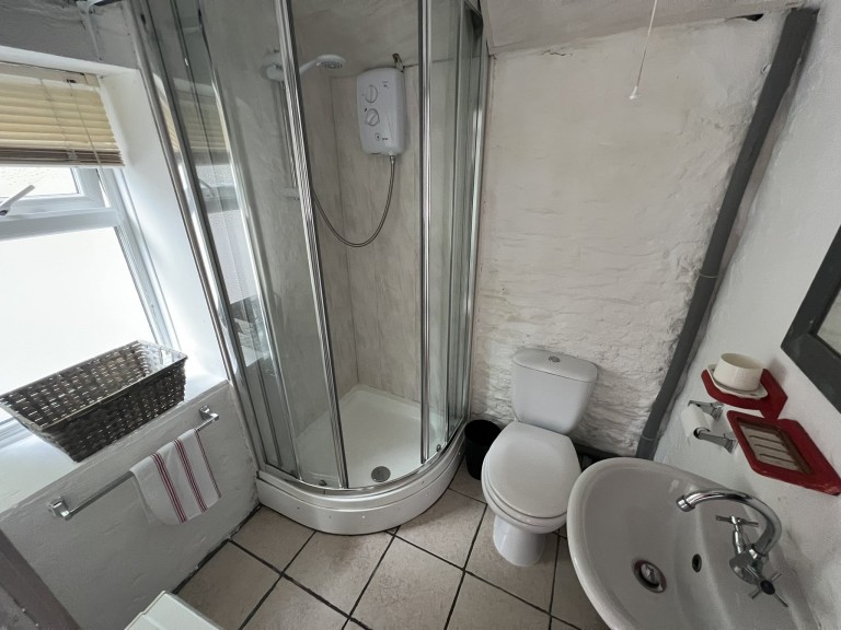 Images for Kidwelly, Carmarthenshire, Llandyfaelog EAID:swift BID:0004-7720-8cbe-d305