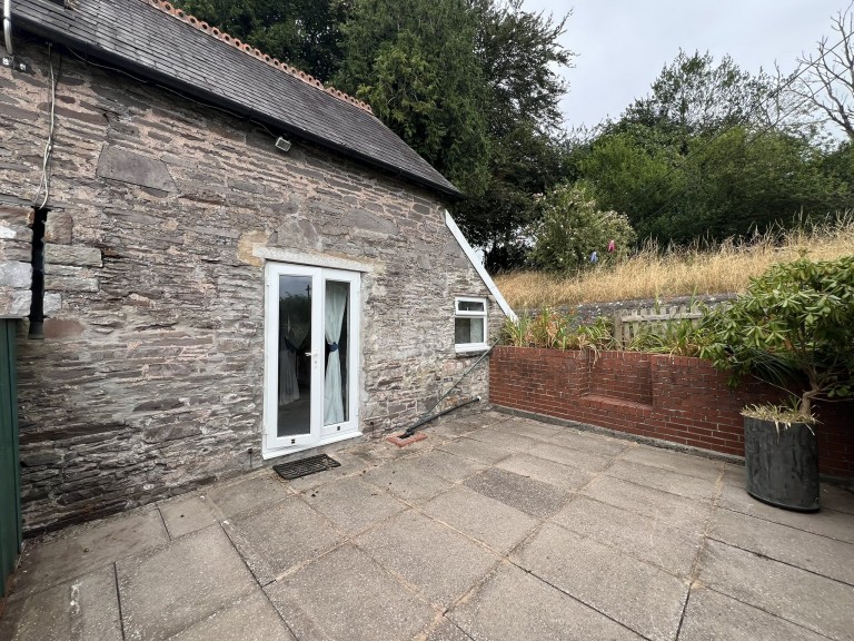Images for Kidwelly, Carmarthenshire, Llandyfaelog EAID:swift BID:0004-7720-8cbe-d305
