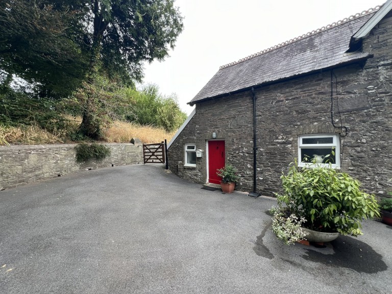 Images for Kidwelly, Carmarthenshire, Llandyfaelog EAID:swift BID:0004-7720-8cbe-d305