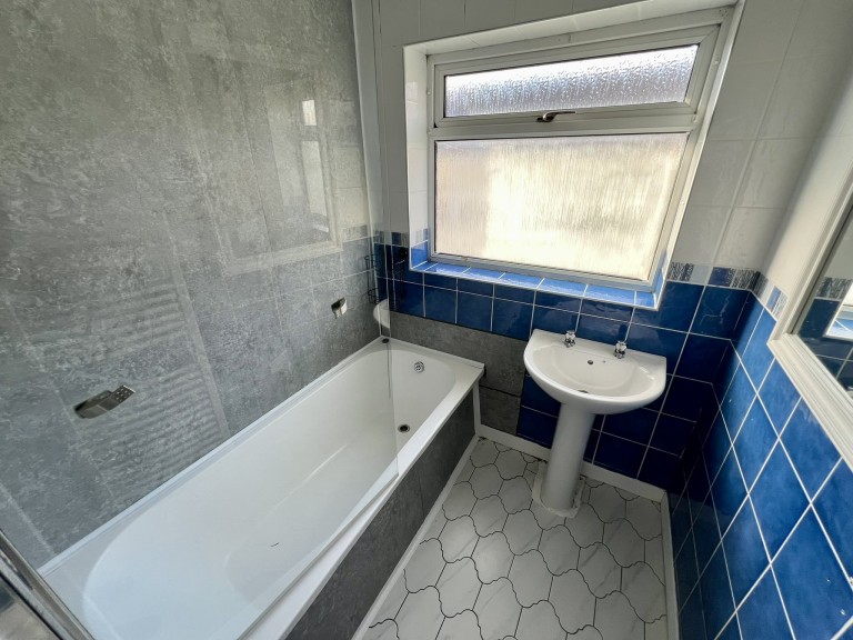 Images for Carmarthen, Carmarthenshire EAID:swift BID:0004-7720-8cbe-d305
