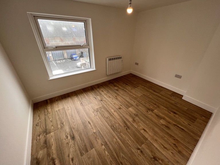 Images for Carmarthen, Carmarthenshire EAID:swift BID:0004-7720-8cbe-d305