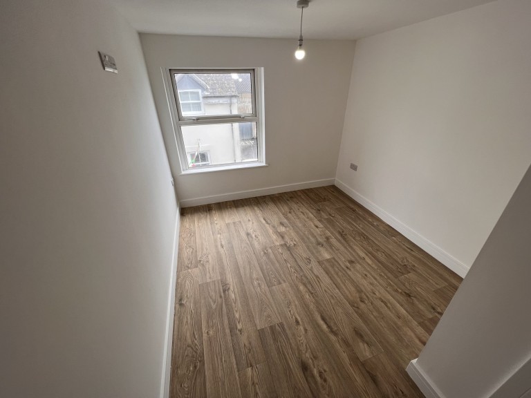 Images for Carmarthen, Carmarthenshire EAID:swift BID:0004-7720-8cbe-d305