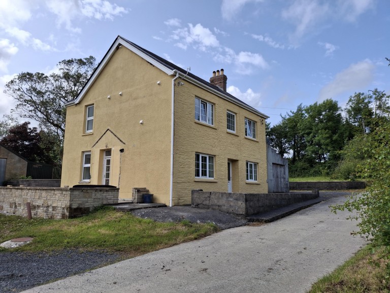 Images for Carmarthen, Carmarthenshire EAID:swift BID:0004-7720-8cbe-d305