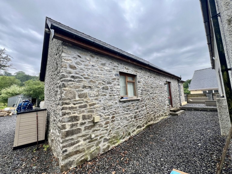 Images for Llanwrda, Carmarthenshire EAID:swift BID:0004-7720-8cbe-d305